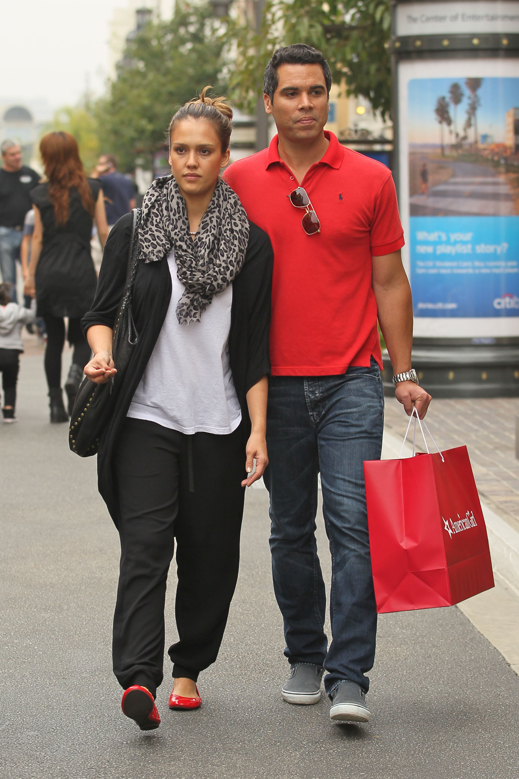 Jessica Alba and Cash Warren go shopping at The Grove | Picture 85951
